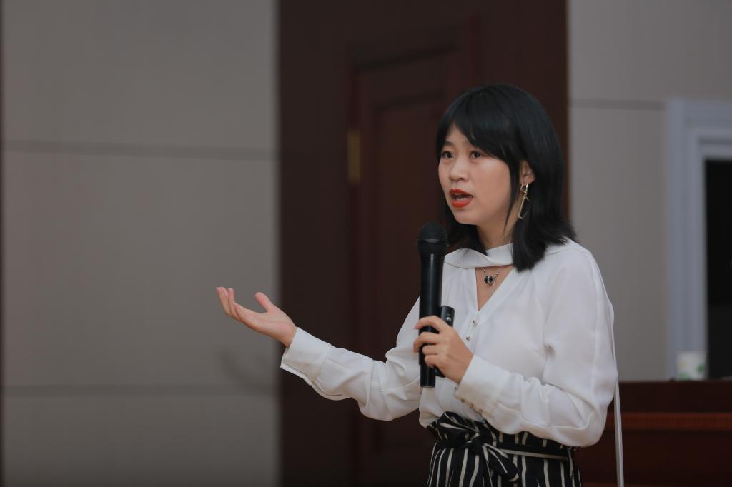 王泽方主持开班式
